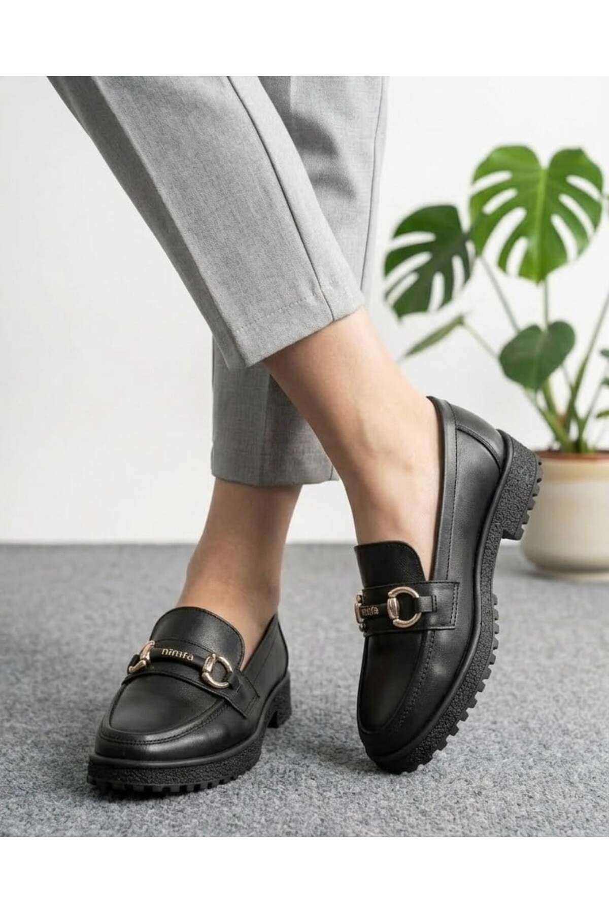 Homiro.com.tr'de Kadın Tokalı Klasik Loafer Ayakkabı - Siyah modelimizi keşfedin! Tarzınıza zariflik katacak bu ayakkabıyı hemen inceleyin ve hızlı bir şekilde satın alın.