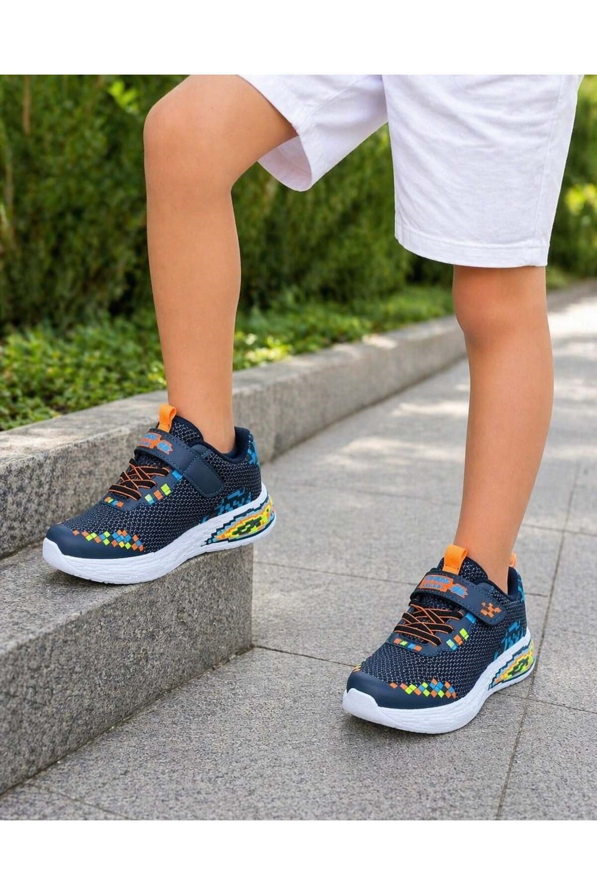 Homiro.com.tr'de, çocuklar için füme renkli desenli spor ayakkabıları bulabilirsin. Tarzına renk katacak bu ayakkabılar, hem rahatlığı hem de şıklığı bir arada sunuyor. Hemen göz atmak için tıkla!