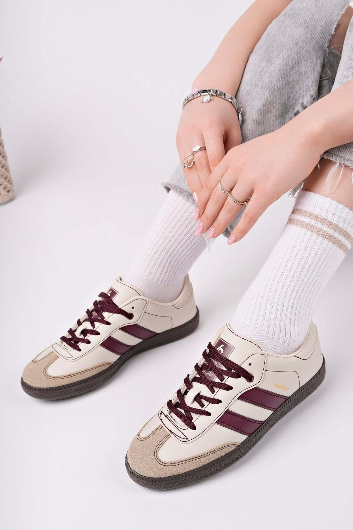 Homiro.com.tr'de Unisex Kahve-Bej Bağcıklı Spor Ayakkabıları keşfedin. Tarzınıza uygun en trend spor ayakkabı modelleri için hemen tıklayın!