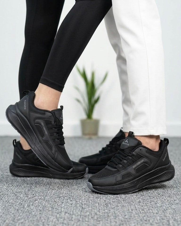 Homiro.com.tr'de Unisex Fuspetli Spor Ayakkabı - Siyah Füme modelini keşfedin! Şık ve konforlu spor ayakkabılar için hemen tıklayın.
