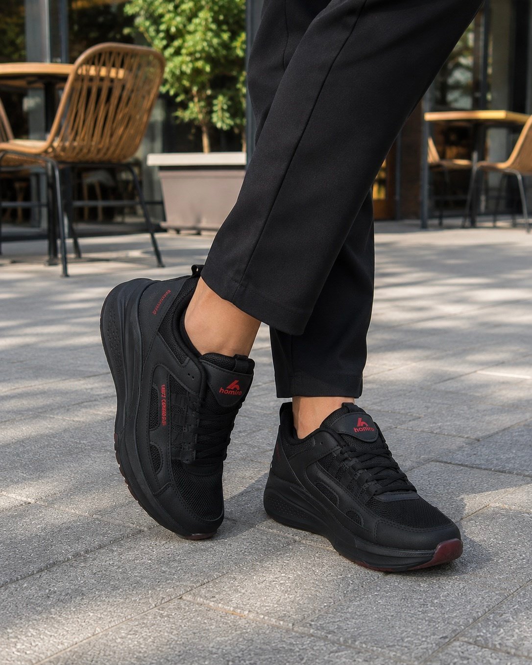 homiro.com.tr'de Unisex Fuspetli Su Geçirmez Spor Ayakkabı - Siyah Kırmızı için ideal bir seçenek. Şık tasarımı ve su geçirmez özelliği ile dikkat çekiyor. Hemen inceleyin!