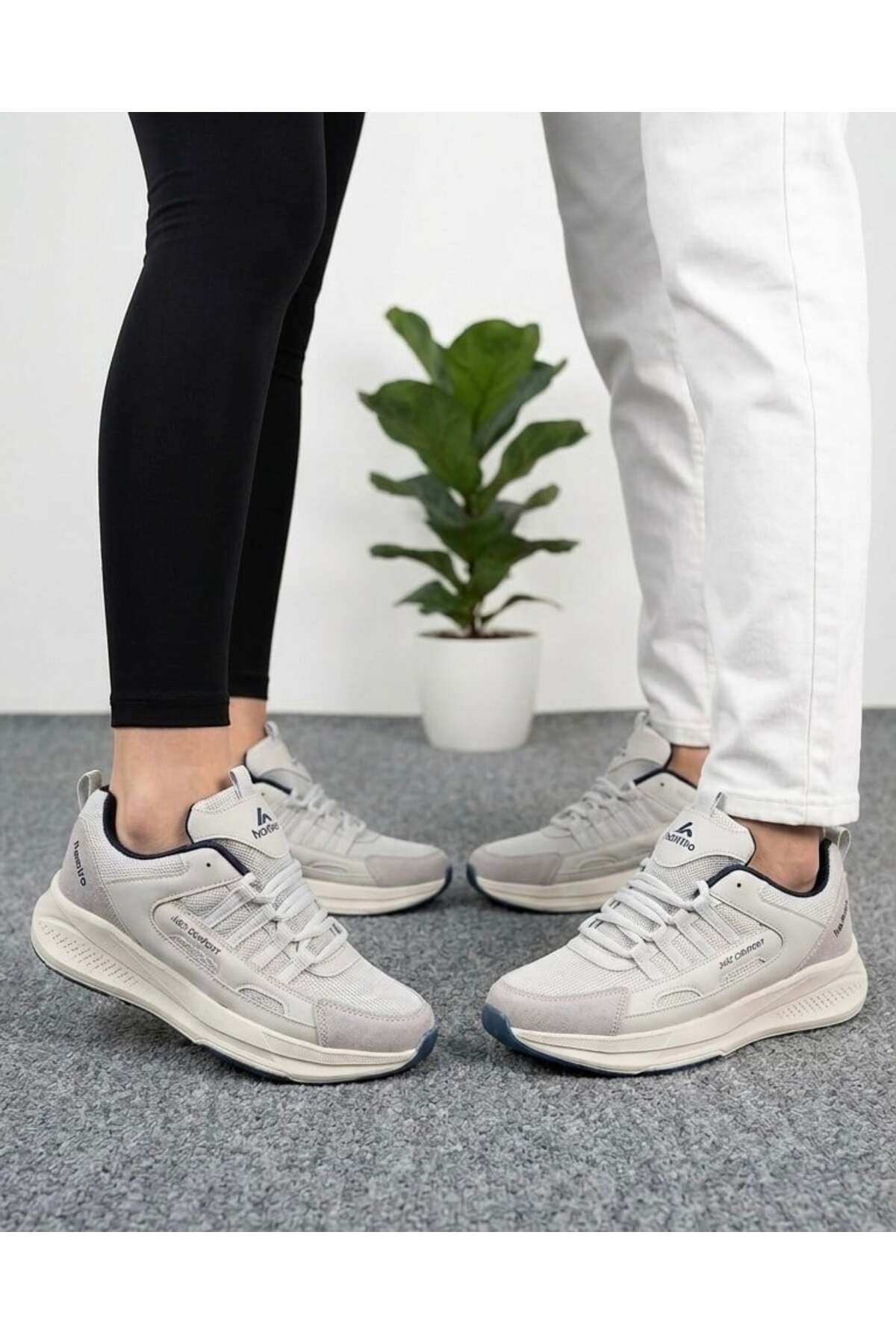 Homiro.com.tr'de beyaz siyah unisex fuspetli spor ayakkabıları bulabilirsin. Kaliteli ve şık tasarımlarıyla rahatlık ve tarzı bir arada sunuyor. Hemen ziyaret et, en uygun fiyatlarla satın al.