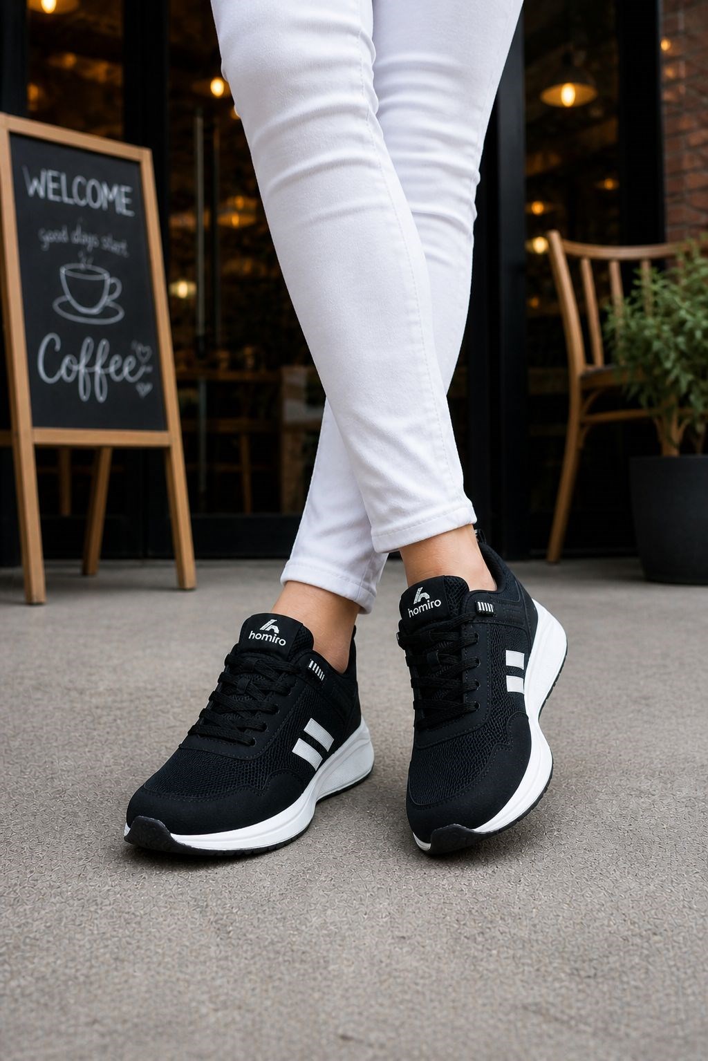 Homiro.com.tr'de beyaz renk unisex poli taban spor sneaker ayakkabıları bulabilirsin. Stilinizi tamamlayacak geniş ürün yelpazemizle hemen tanışın!