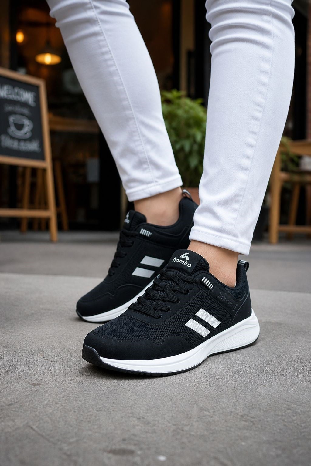 Homiro.com.tr'de beyaz renk unisex poli taban spor sneaker ayakkabıları bulabilirsin. Stilinizi tamamlayacak geniş ürün yelpazemizle hemen tanışın!