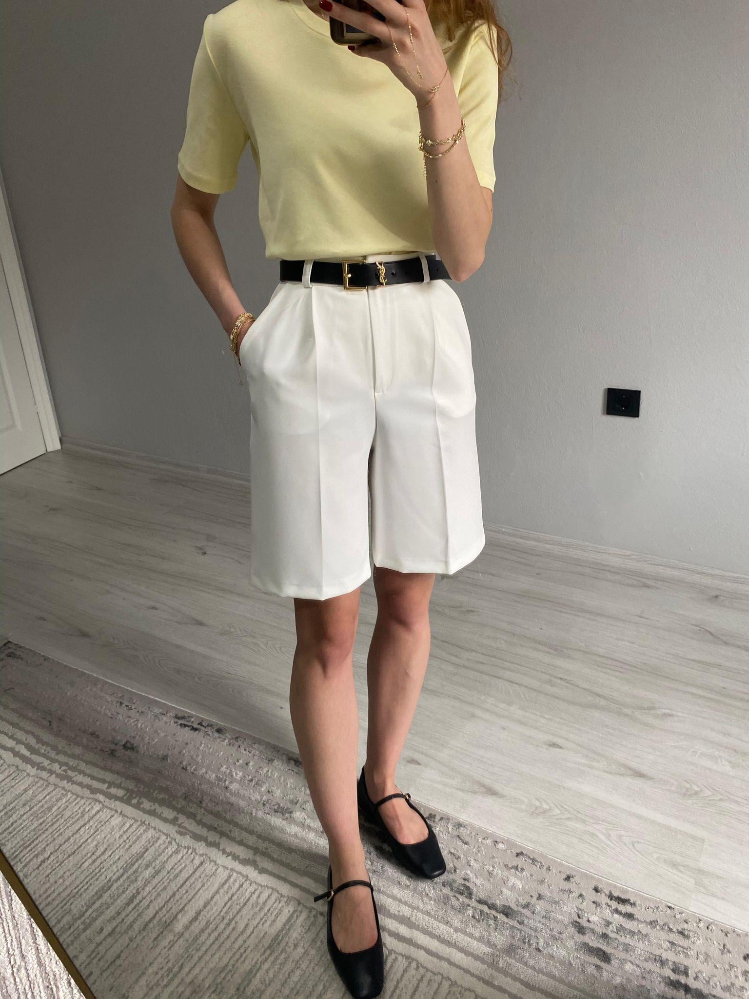 Beyaz Yüksek Bel Kumaş Şehir Boy Şort