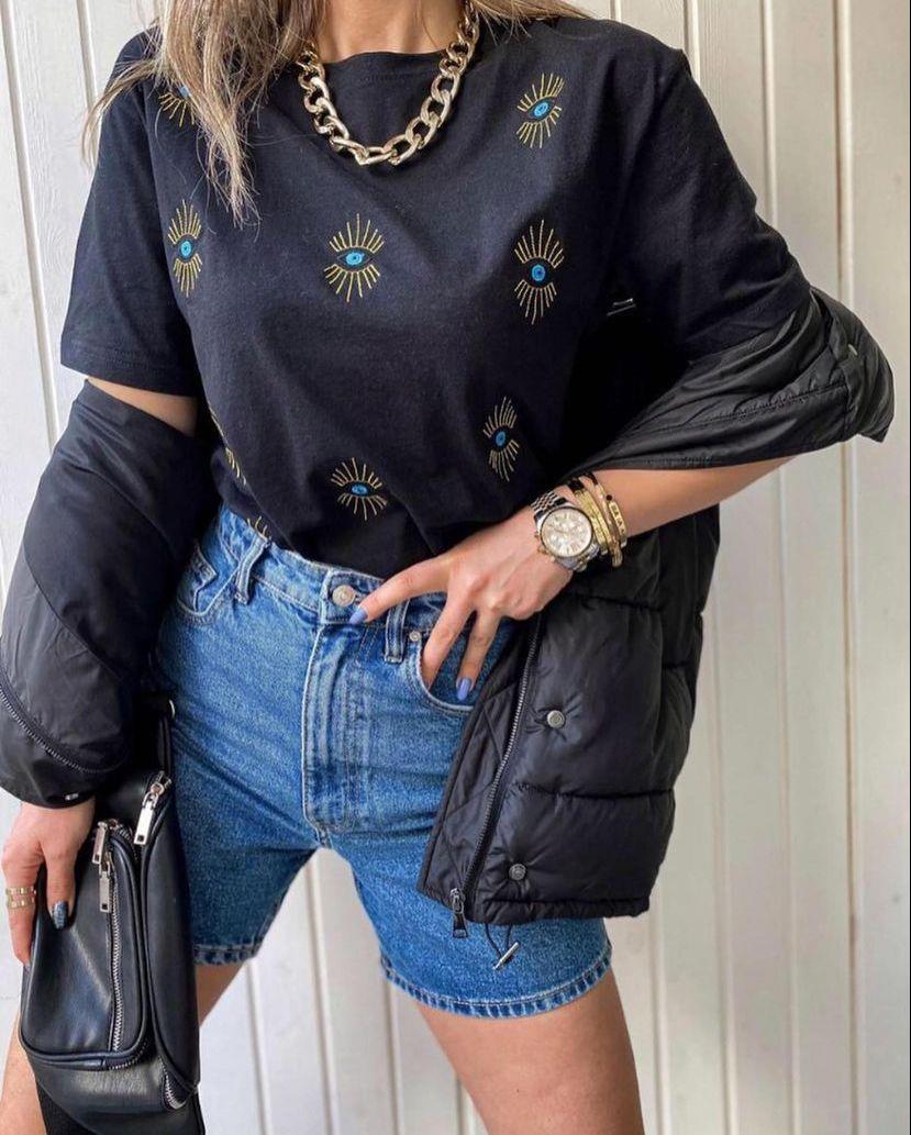 Göz Nakışlı Siyah Basic Tshirt