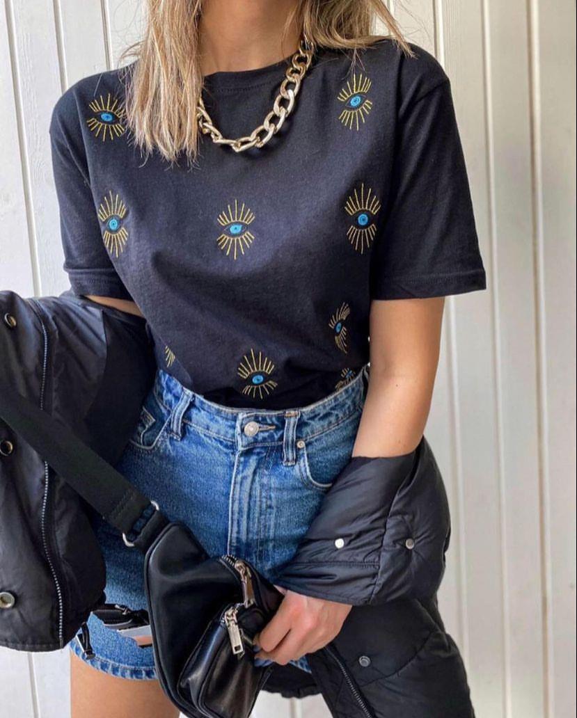 Göz Nakışlı Siyah Basic Tshirt