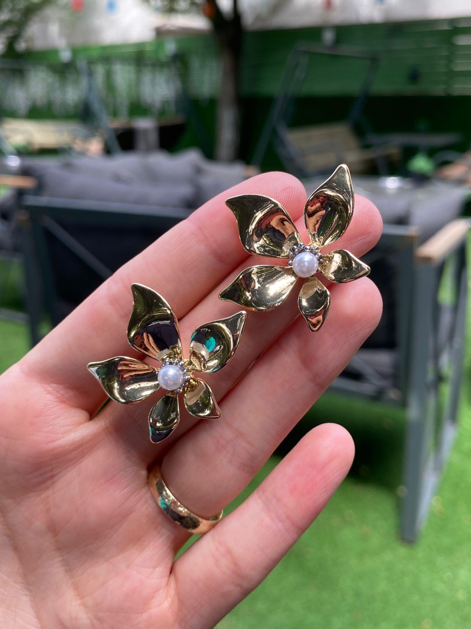 İnci Detay Gold Çiçek Plaka Küpe