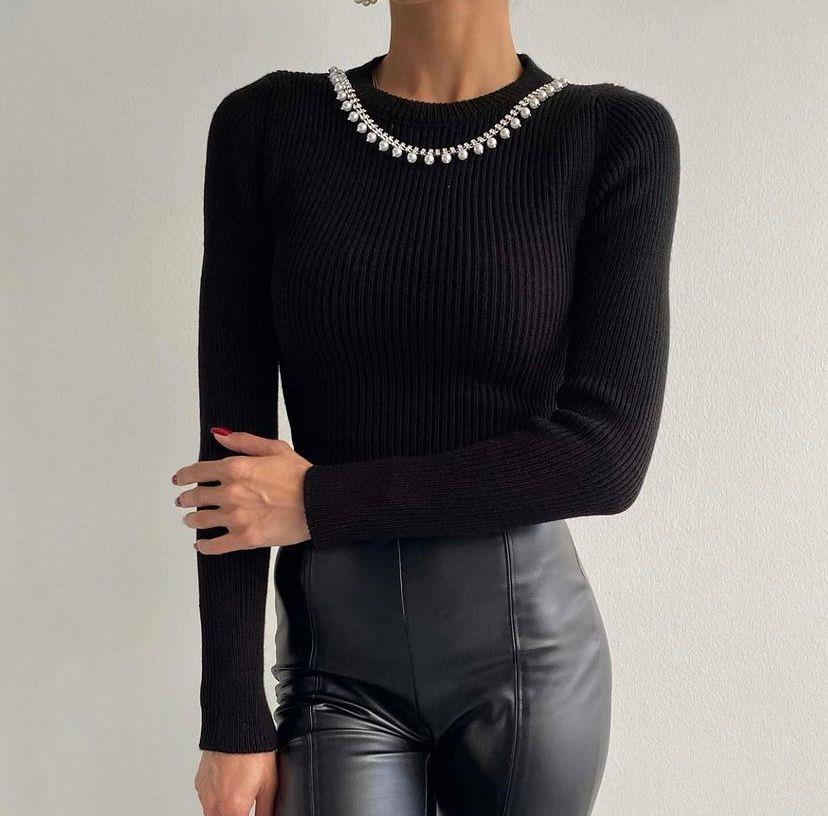 Kolye Detaylı Triko 