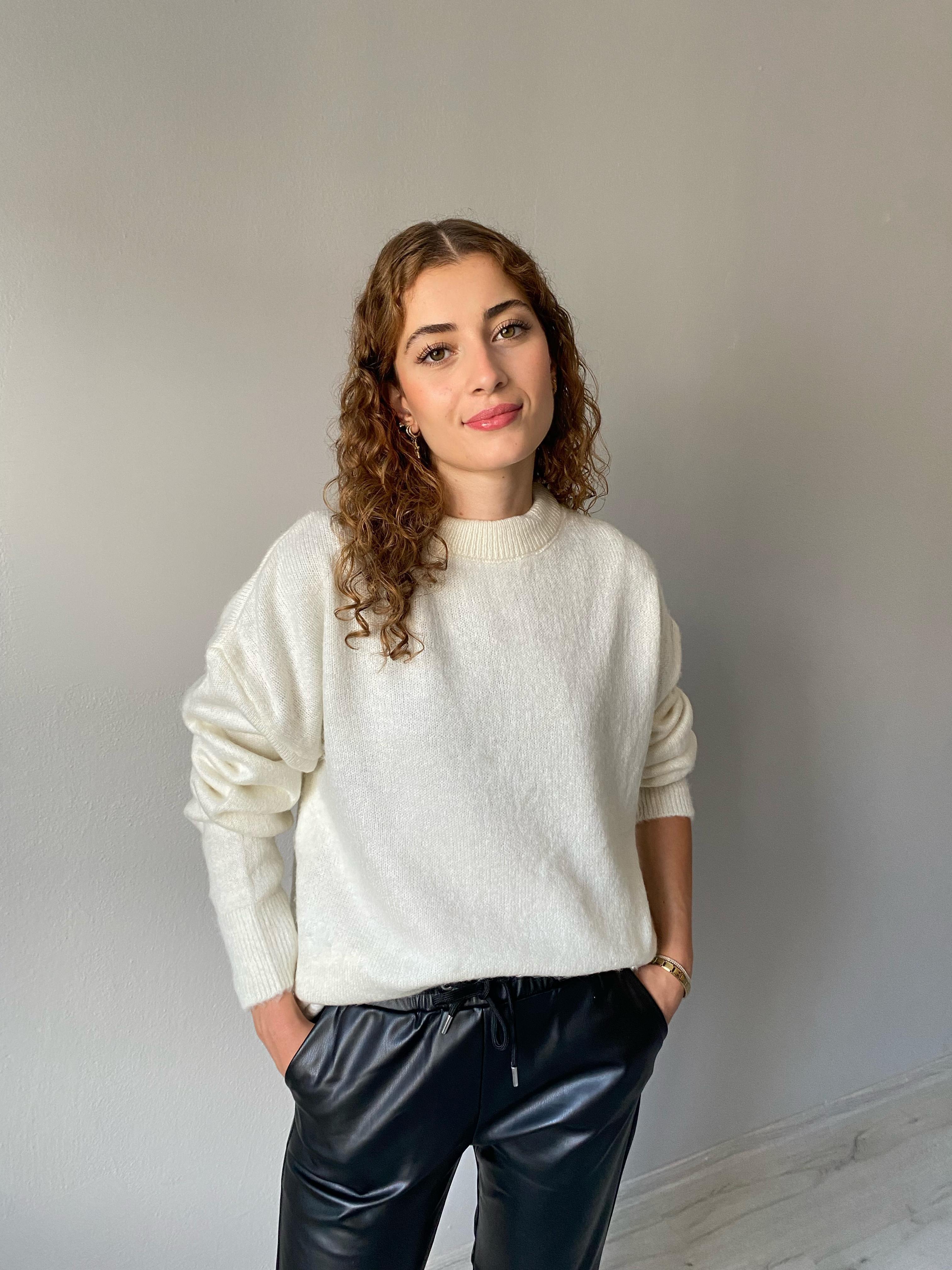 M.D Bisiklet Yaka Oversize Beyaz Yumoş Uzun Kol Kazak