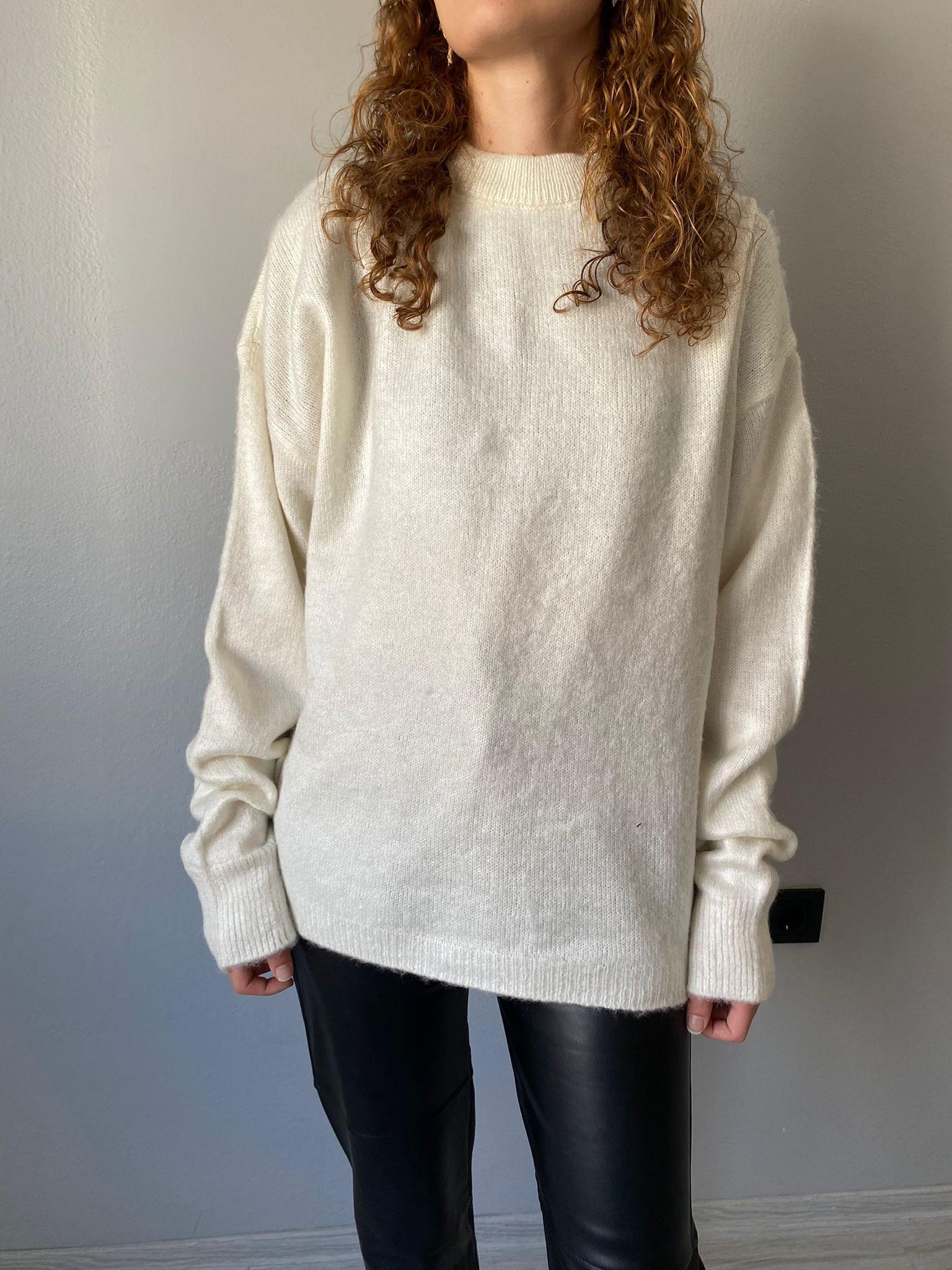 M.D Bisiklet Yaka Oversize Beyaz Yumoş Uzun Kol Kazak