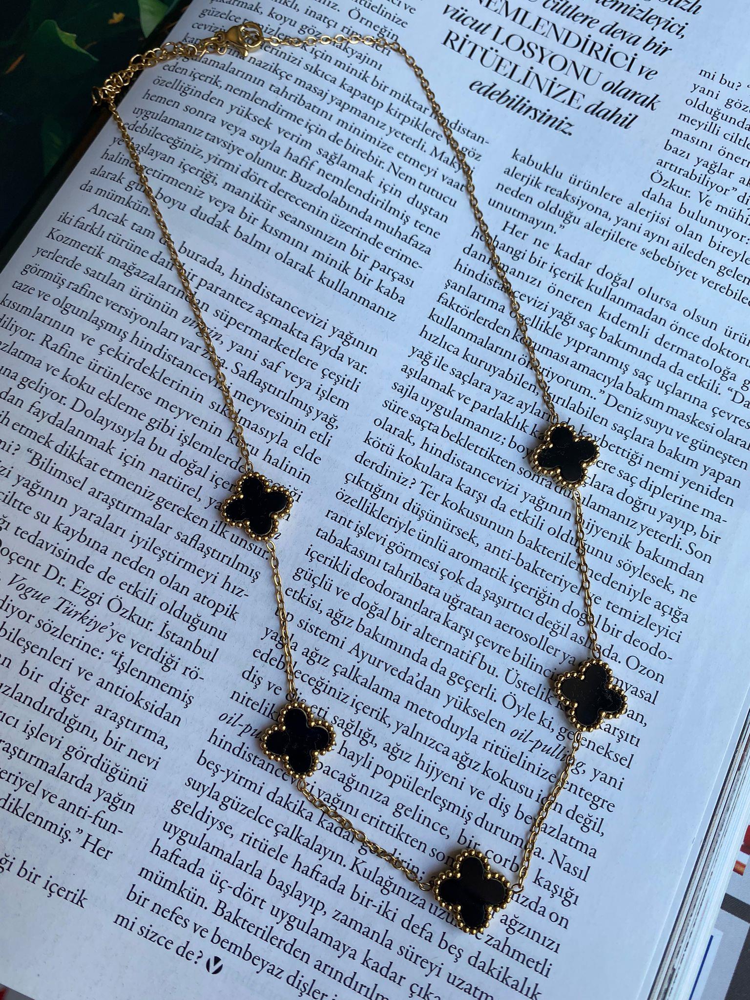 Marka Model Çelik Siyah Taşlı Kolye