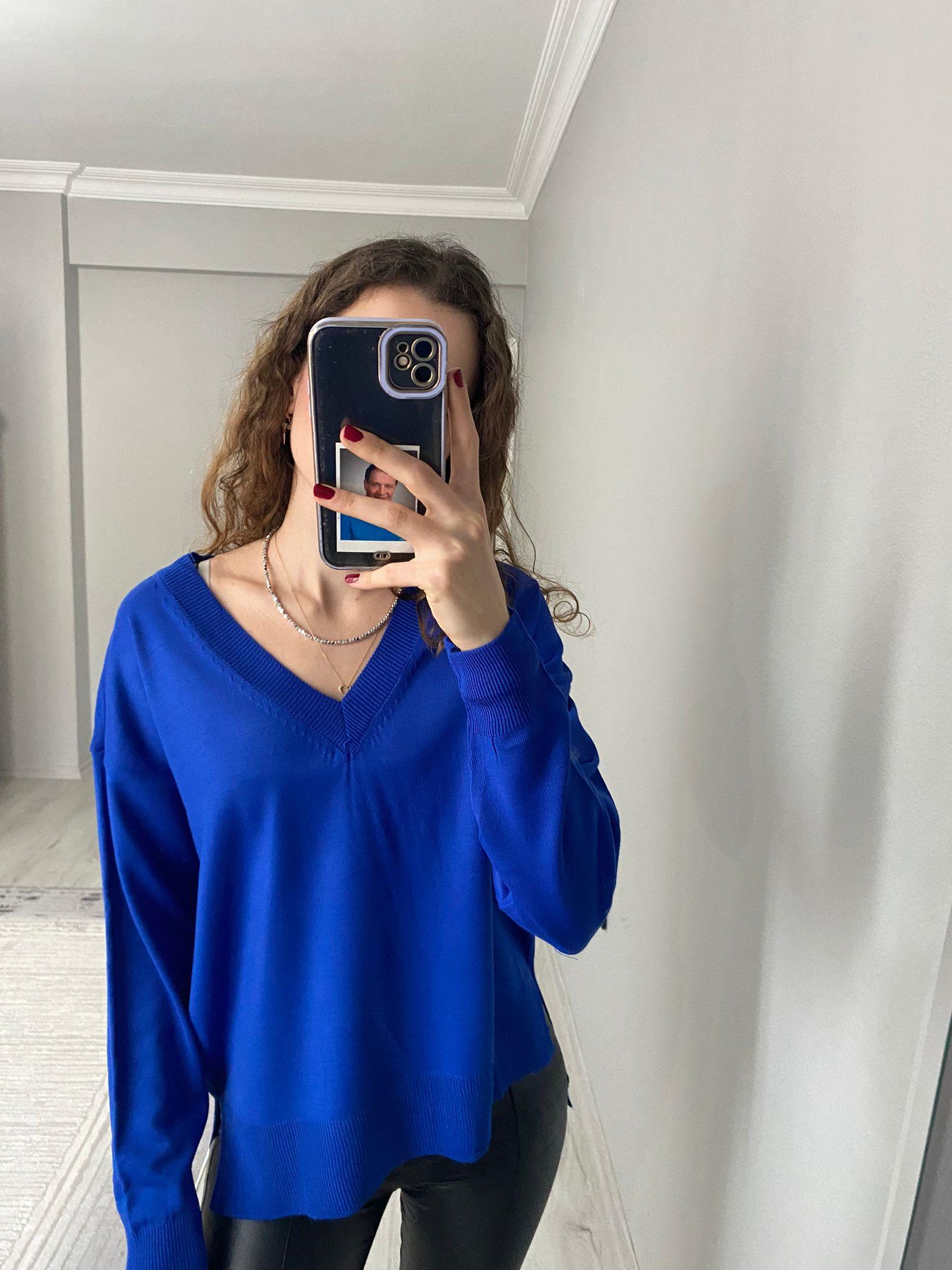 Mevsimlik V Yaka Triko 