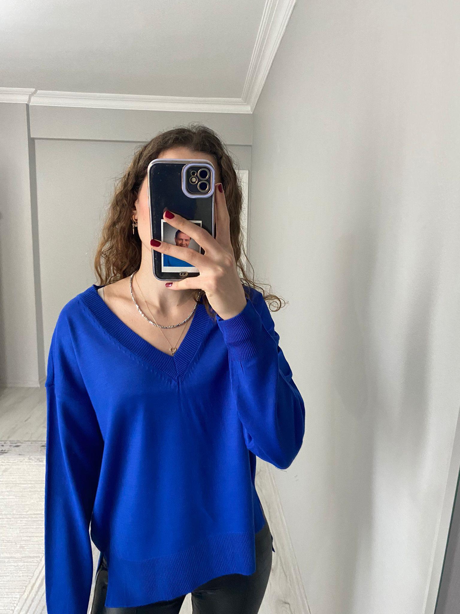 Mevsimlik V Yaka Triko 