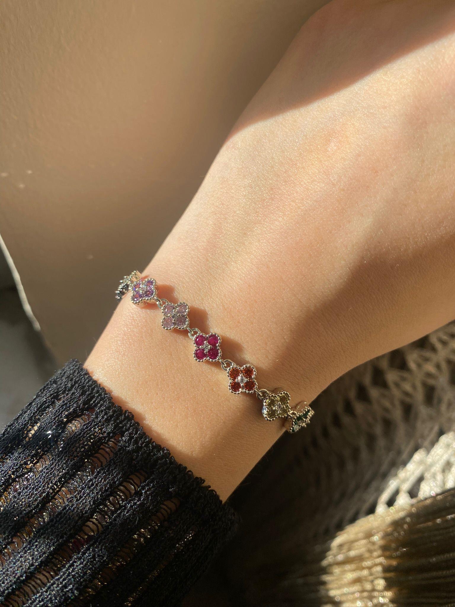 Renkli Taşlı Yonca Çelik Bileklik