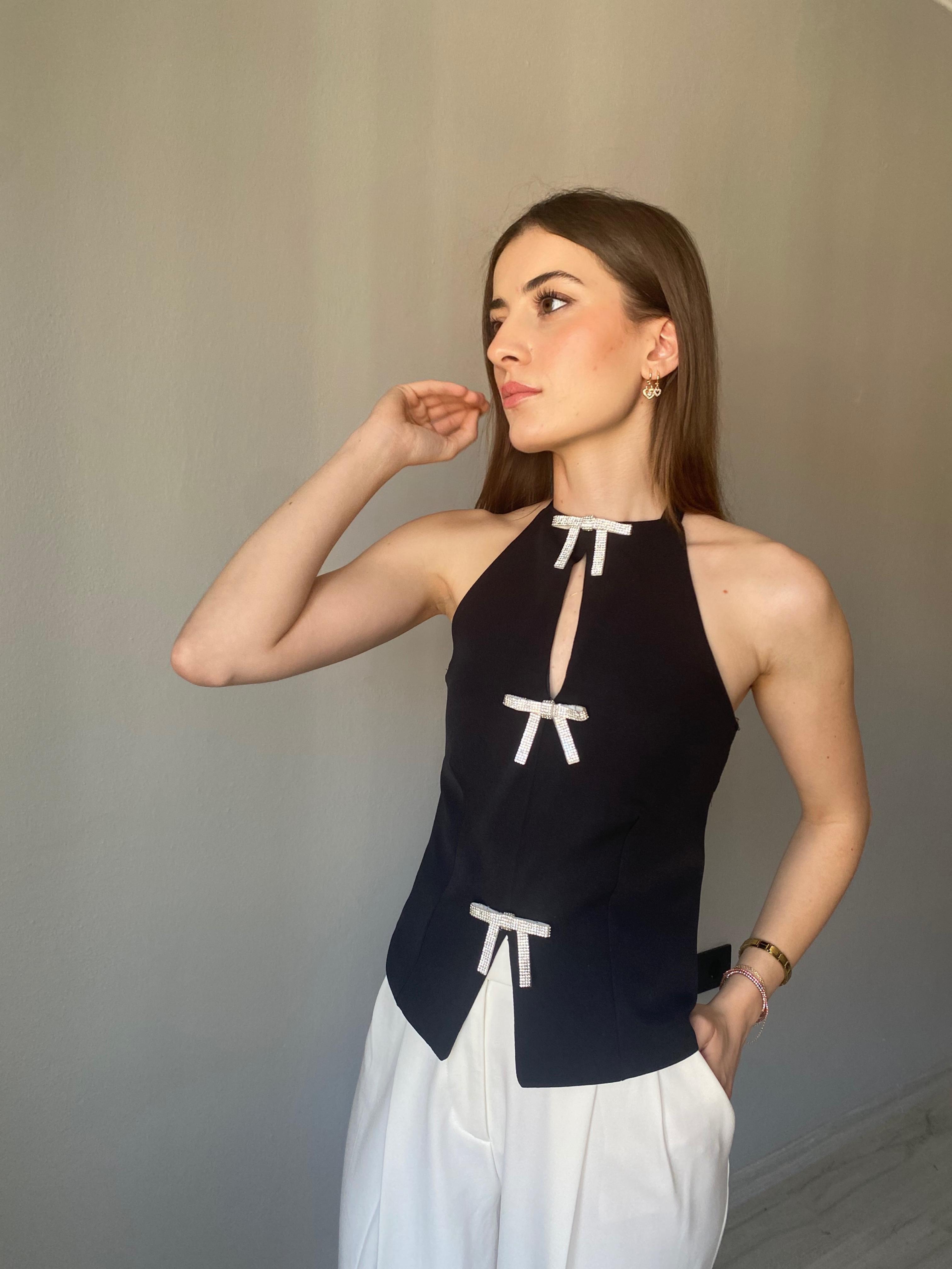 Siyah Taş Fiyonklu Bluz