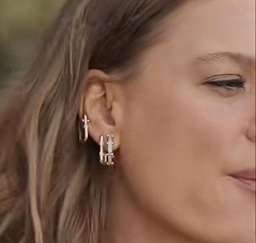 Tasarım Serenay Renkli Taşlı Marka Model Carla Küpe