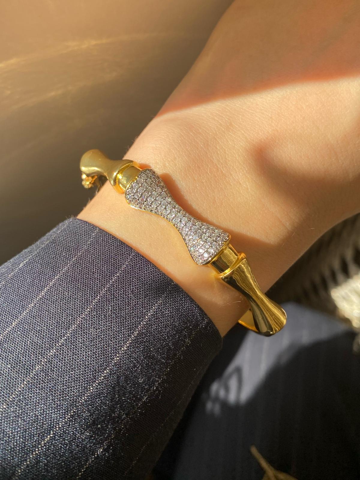 Tasarım Taşlı Gold Özel Seri Kelepçe