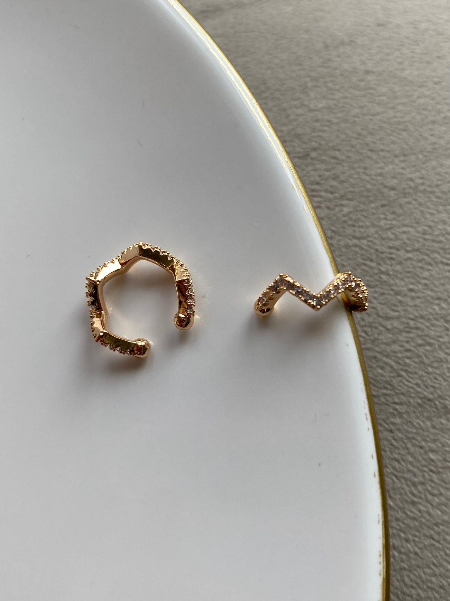Taşlı Zıkzak Gold Kıkırdak Küpe
