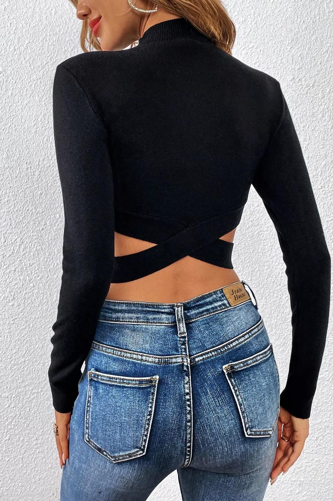 Siyah Dik Yaka Uzun Kollu Çapraz Bel Detaylı Crop Bluz