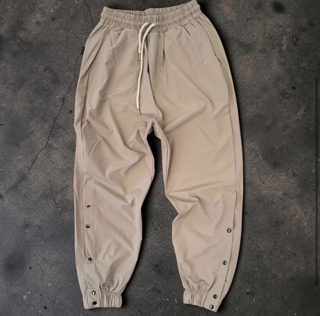 Paraşüt Çıtçıtlı Jogger Bej