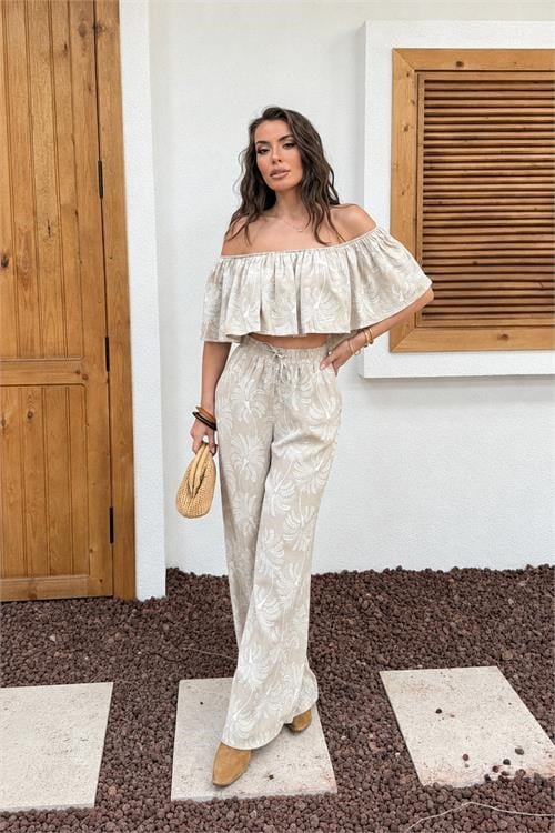 Dipmoda kadın bej desenli madonna yaka volanlı bluz pantolon ikili yazlık takım DPNP035