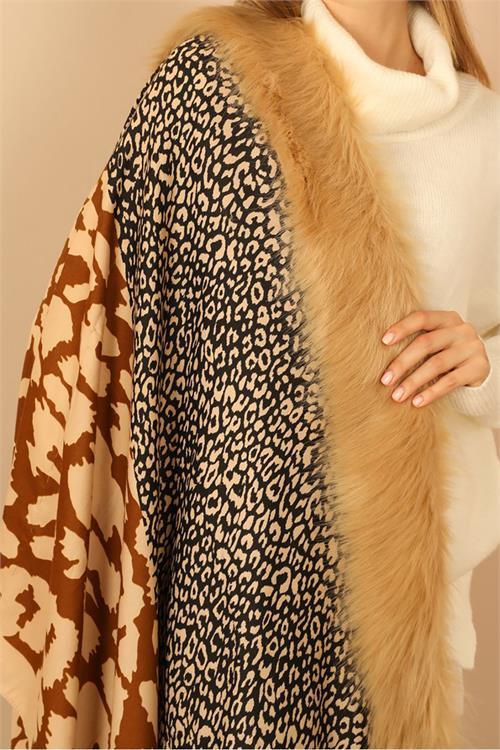 Dipmoda kadın camel leopar desenli kürklü panço DPAKS037