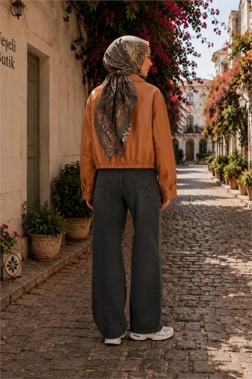 Dipmoda kadın camel modern duruşlu çıtçıt detaylı oversize suni deri ceket DPHT02