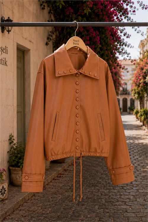 Dipmoda kadın camel modern duruşlu çıtçıt detaylı oversize suni deri ceket DPHT02