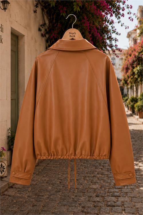 Dipmoda kadın camel modern duruşlu çıtçıt detaylı oversize suni deri ceket DPHT02