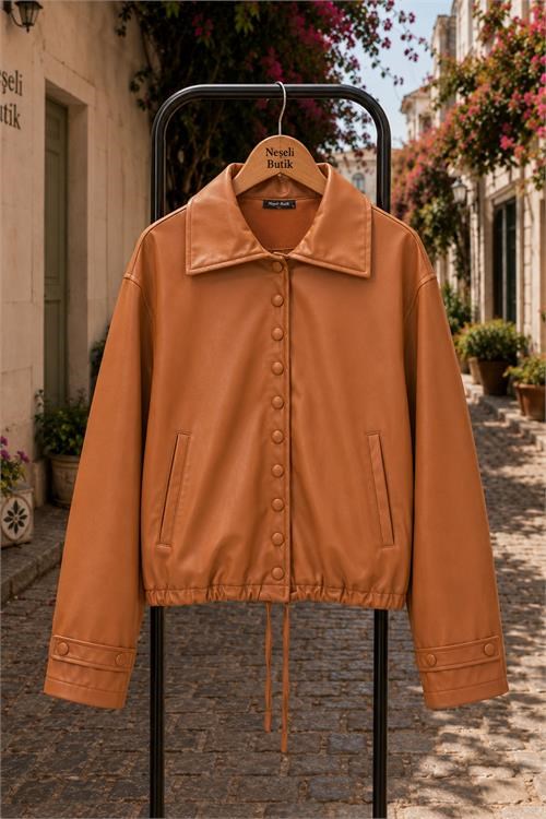 Dipmoda kadın camel modern duruşlu çıtçıt detaylı oversize suni deri ceket DPHT02