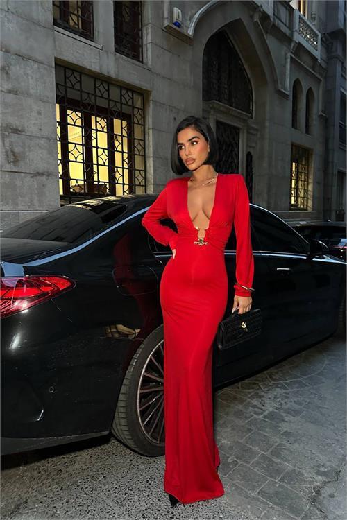 Dipmoda kadın derin dekolteli uzun kollu gold toka detaylı maxi boy elbise DPDF173