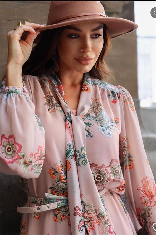 Dipmoda kadın desenli asimetrik kemerli uzun şifon elbise DPEMP2718