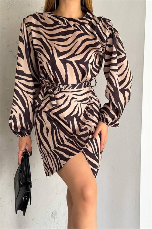 Dipmoda kadın desenli mini boy kuşaklı saten elbise NBKKLF20211 