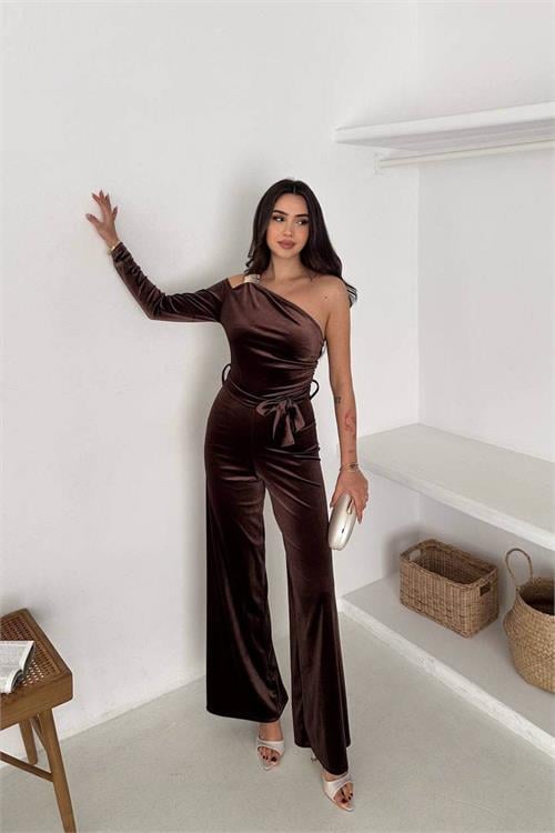 Dipmoda kadın kahverengi kuşaklı tek omuz kadife kumaş tulum DPK068