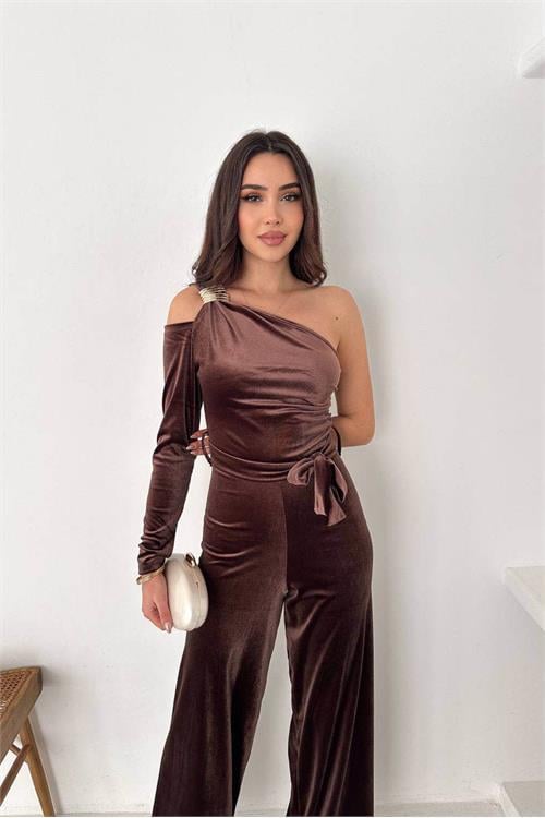 Dipmoda kadın kahverengi kuşaklı tek omuz kadife kumaş tulum DPK068