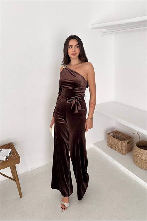 Dipmoda kadın kahverengi kuşaklı tek omuz kadife kumaş tulum DPK068