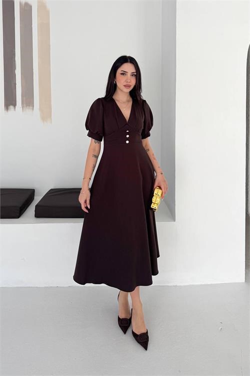 Dipmoda kadın kahverengi V yaka midi boy düğme detaylı kısa kol elbise DPK4612