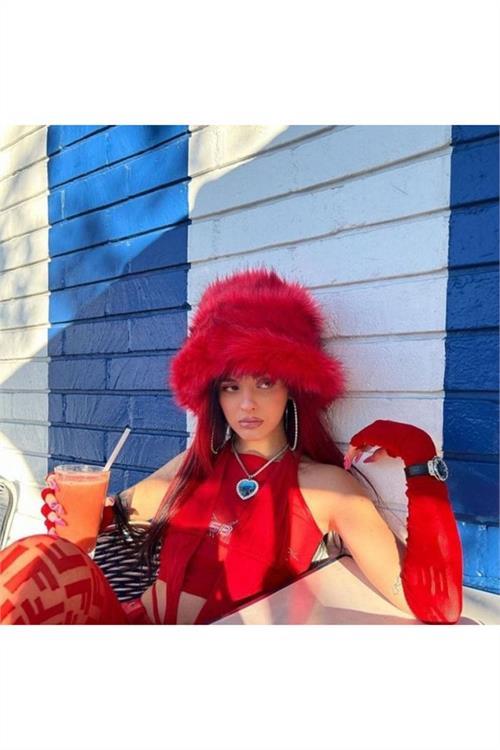 Dipmoda kadın kırmızı peluş kalpak şapka DPAKS001