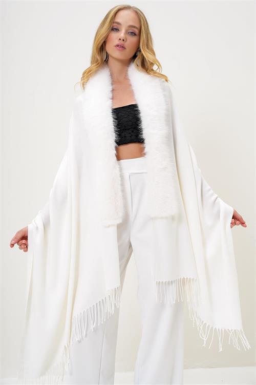 Dipmoda kadın kürk yaka püsküllü şal panço DPAKS039