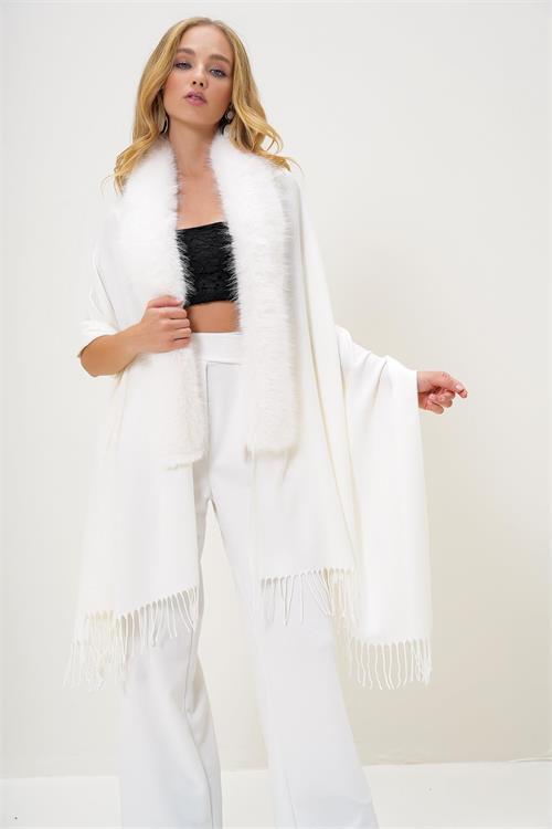 Dipmoda kadın kürk yaka püsküllü şal panço DPAKS039