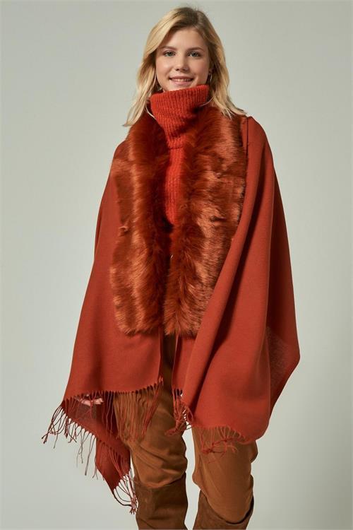 Dipmoda kadın kürk yaka püsküllü şal panço DPAKS039