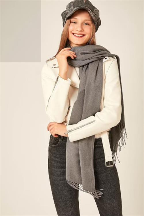 Dipmoda kadın yumuşak dokulu püsküllü şal DPAKS045