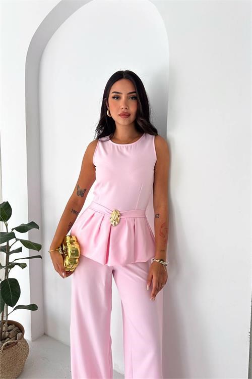 Dipmoda kaldın pembe kolsuz gold toka detaylı peplum kesim preium tulum DPK4637