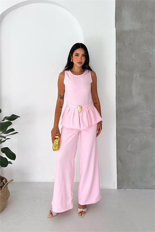 Dipmoda kaldın pembe kolsuz gold toka detaylı peplum kesim preium tulum DPK4637