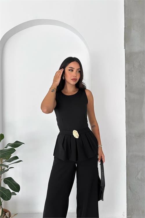 Dipmoda kaldın siyah kolsuz gold toka detaylı peplum kesim preium tulum DPK4637