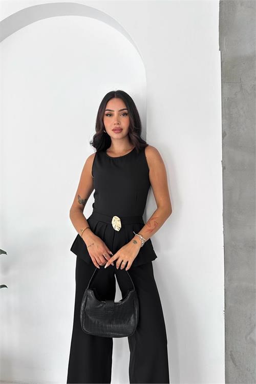 Dipmoda kaldın siyah kolsuz gold toka detaylı peplum kesim preium tulum DPK4637