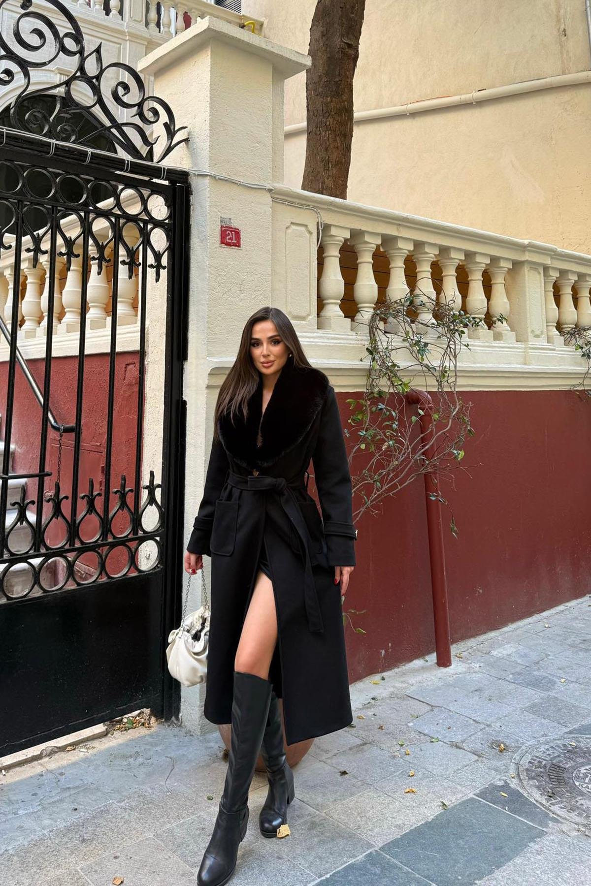 Kadın kaşe kumaş cepli yaka kürklü tam boy kuşaklı kaban DPSTR1003