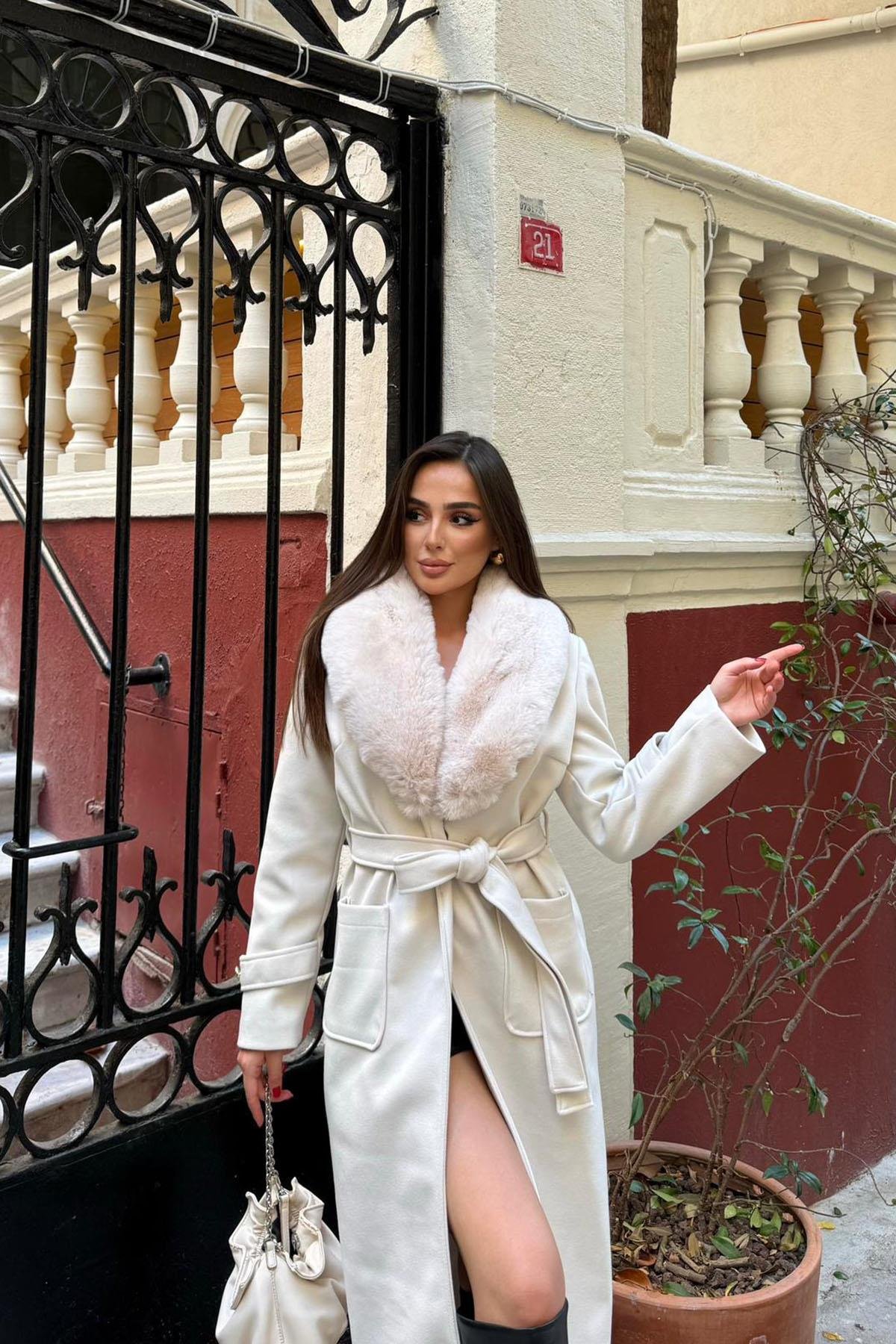 Kadın kaşe kumaş cepli yaka kürklü tam boy kuşaklı kaban DPSTR1003