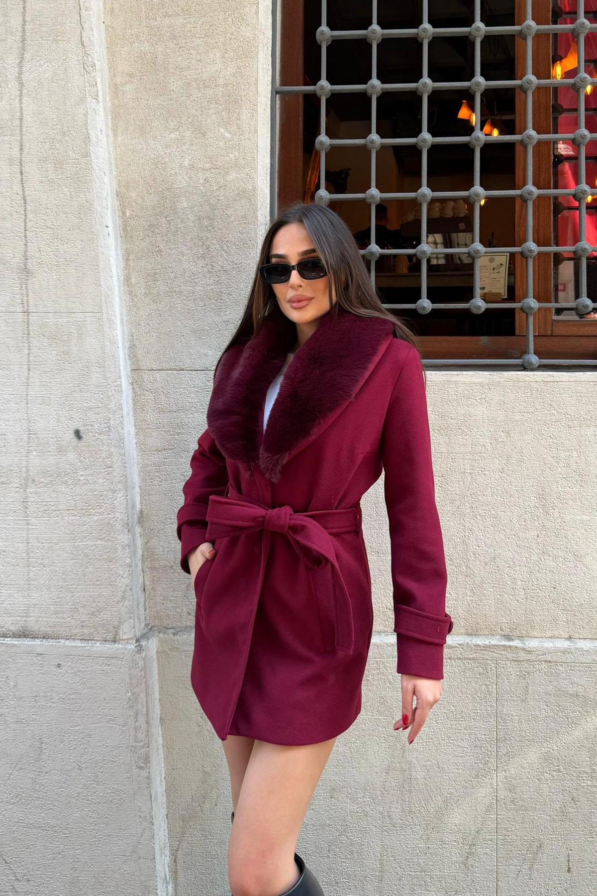 Kadın kürk yakalı kuşaklı kısa boy kaşe kaban DPSTR1019